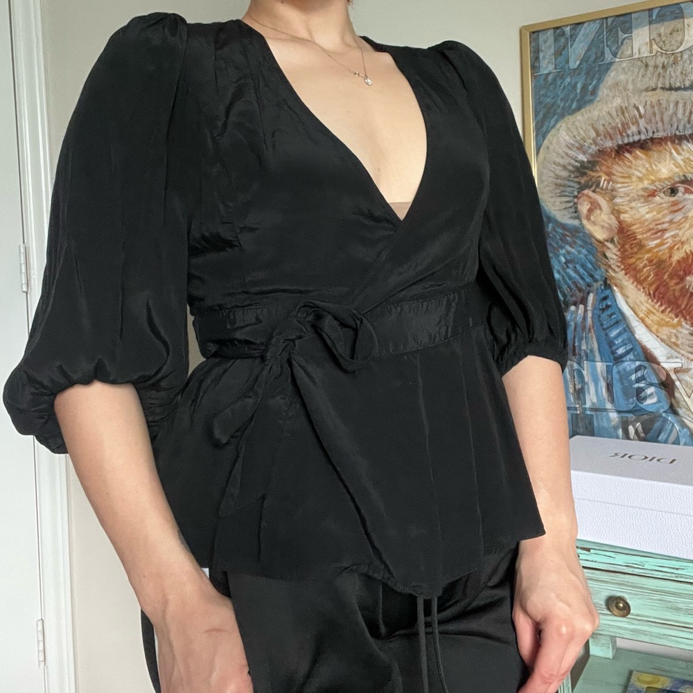 GAP Satin black top
